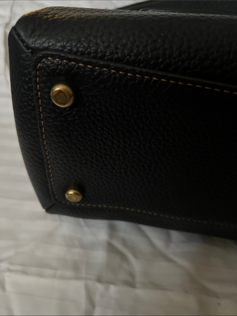 COACH May shoulder bag in black pebbled leather and gold hardware. - Picture 7 of 10